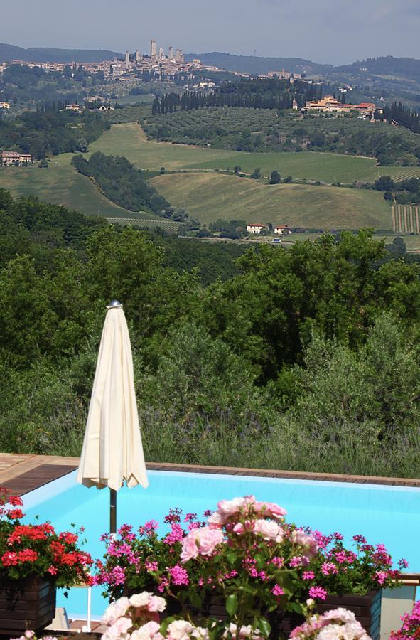 Gasthaus Podere Il Pino Poggibonsi Exterior foto