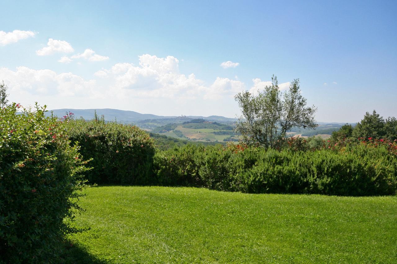 Gasthaus Podere Il Pino Poggibonsi Exterior foto