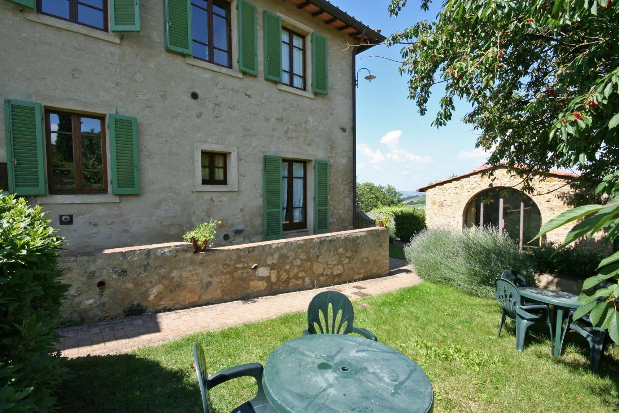 Gasthaus Podere Il Pino Poggibonsi Exterior foto