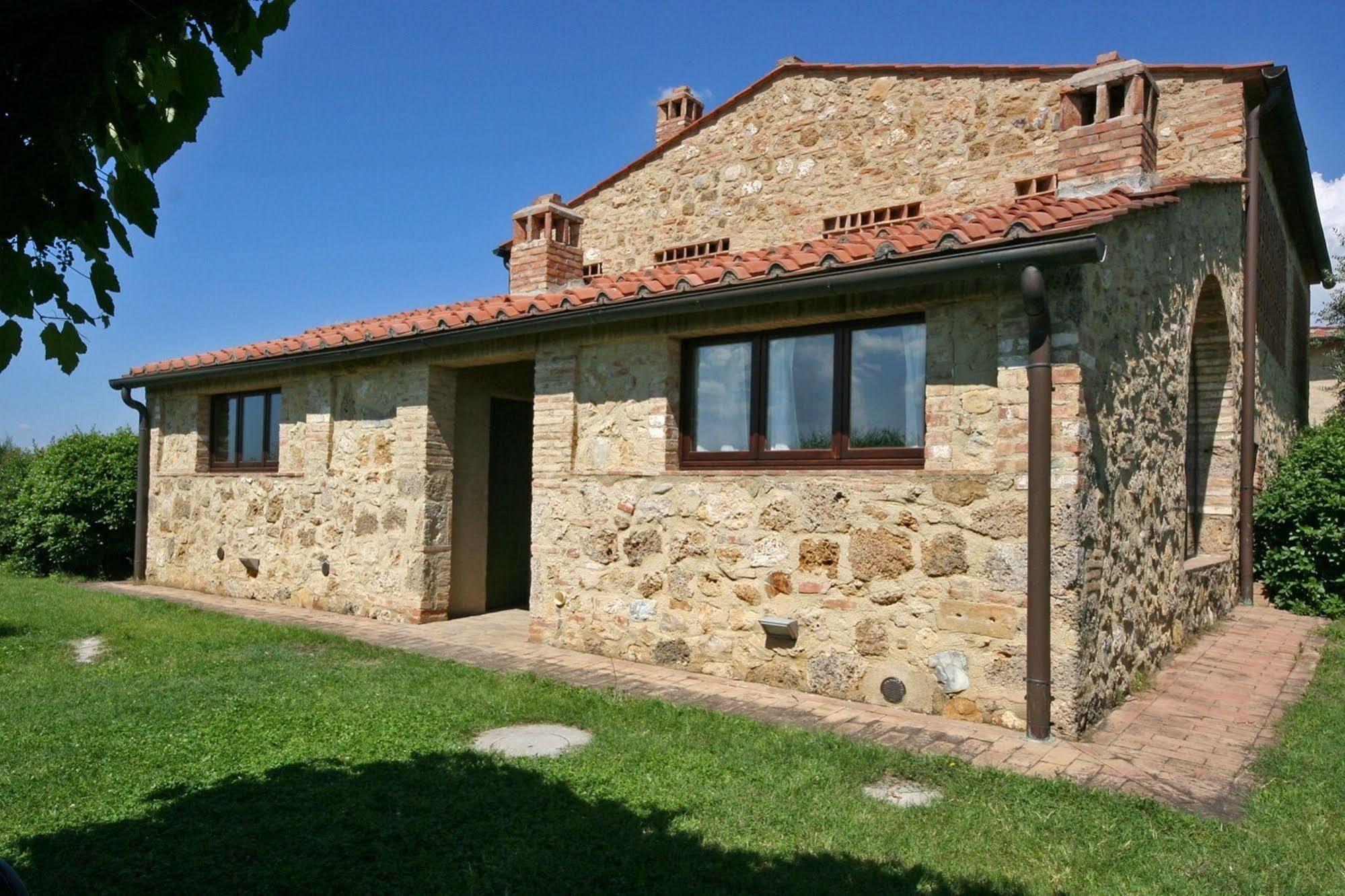 Gasthaus Podere Il Pino Poggibonsi Exterior foto