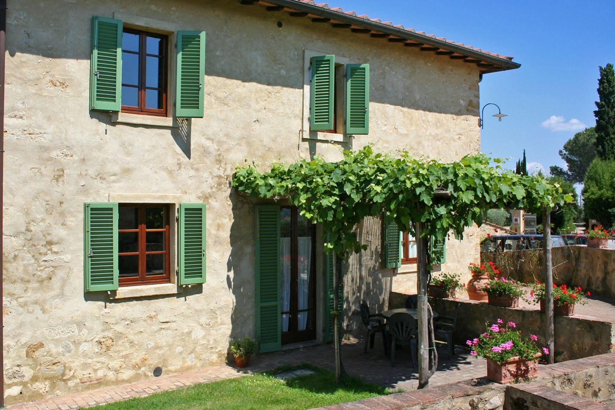 Gasthaus Podere Il Pino Poggibonsi Exterior foto