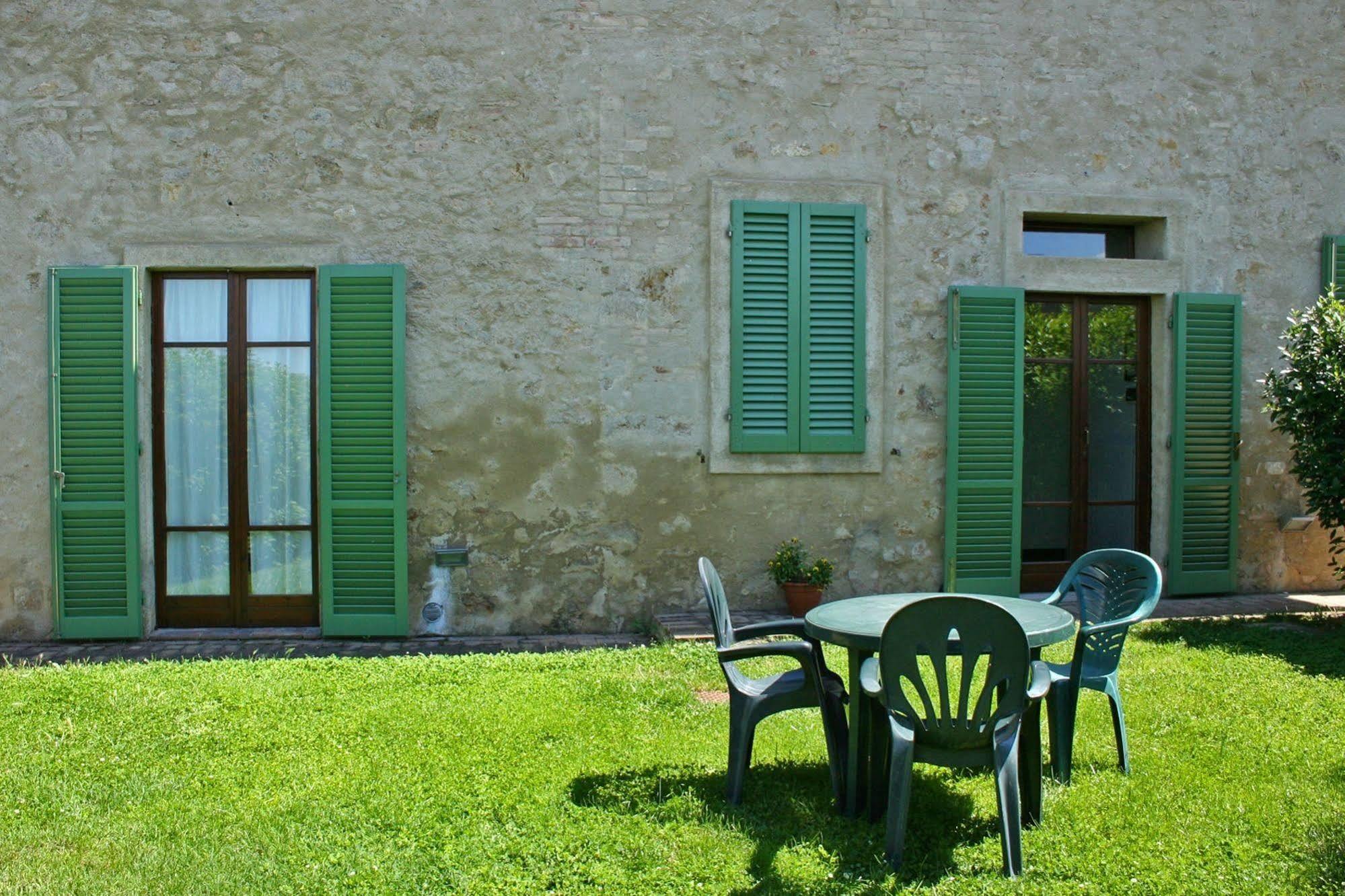 Gasthaus Podere Il Pino Poggibonsi Exterior foto