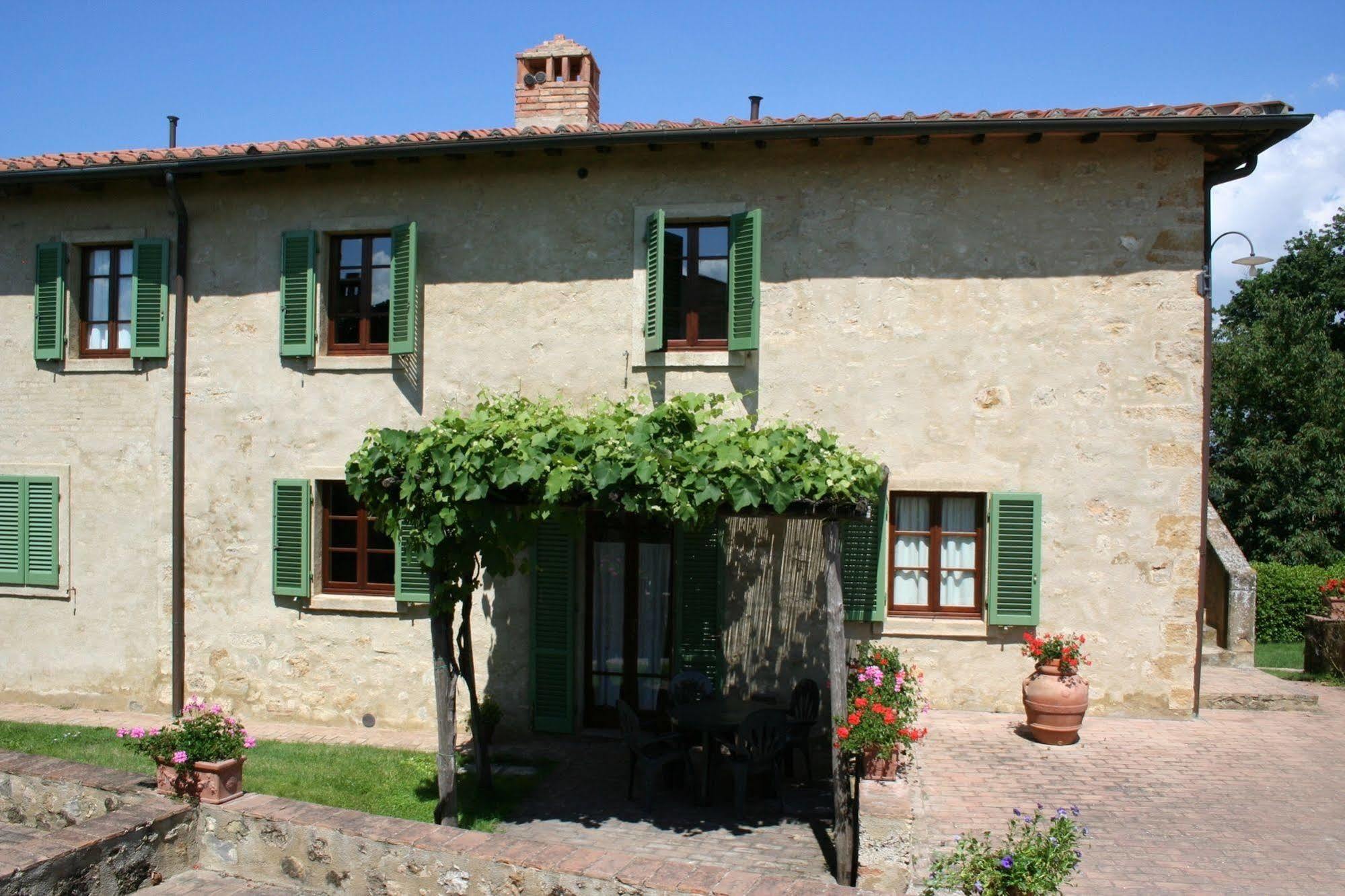 Gasthaus Podere Il Pino Poggibonsi Exterior foto