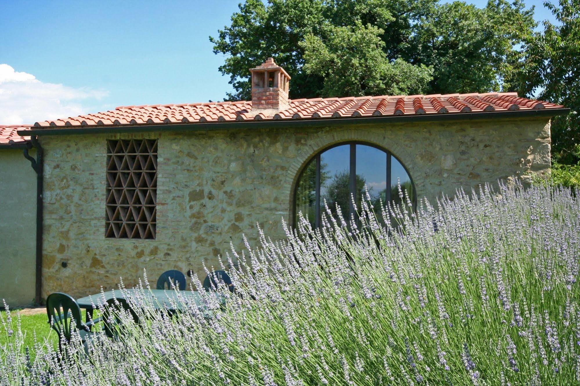 Gasthaus Podere Il Pino Poggibonsi Exterior foto