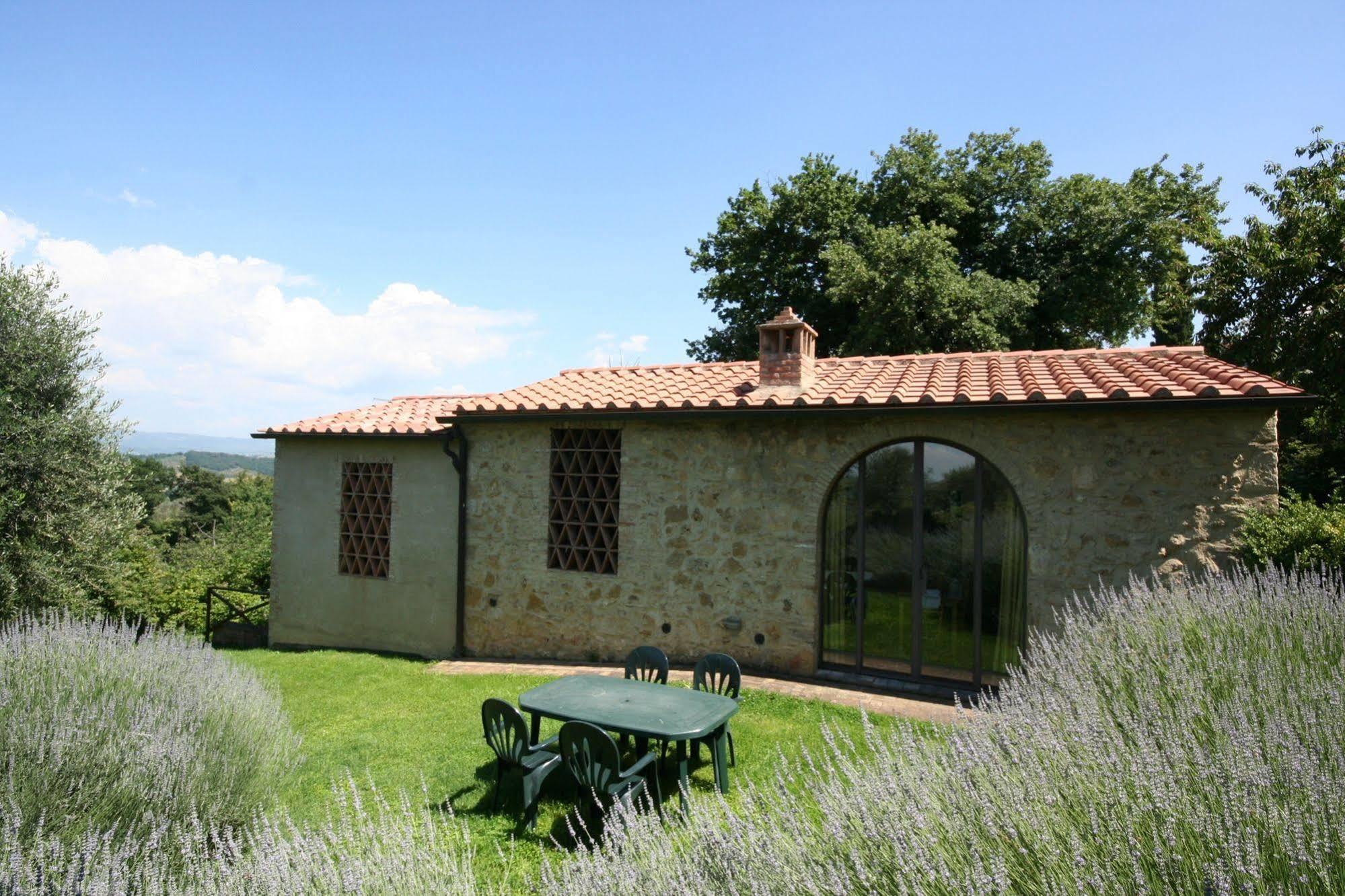 Gasthaus Podere Il Pino Poggibonsi Exterior foto